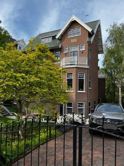 Riante villa Den Haag